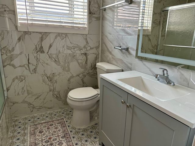 8518 W Rascher Avenue 2, Chicago, IL 60656