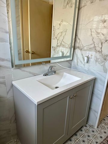 8518 W Rascher Avenue 2, Chicago, IL 60656