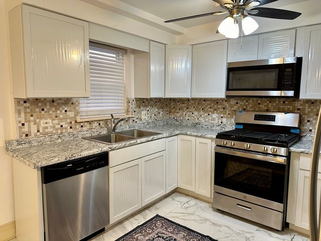 8518 W Rascher Avenue 2, Chicago, IL 60656