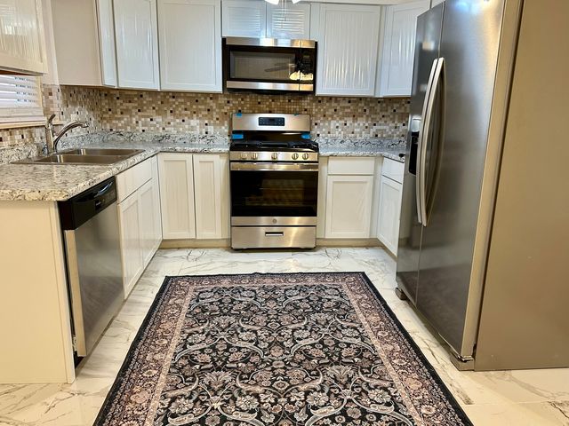 8518 W Rascher Avenue 2, Chicago, IL 60656