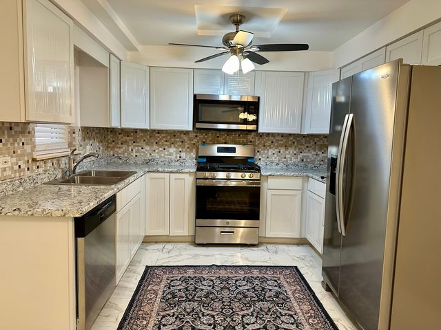 8518 W Rascher Avenue 2, Chicago, IL 60656