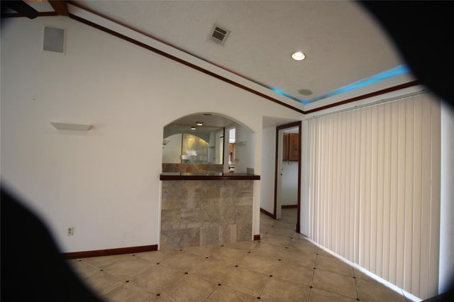 458 Woodrail Drive, Webster, TX 77598