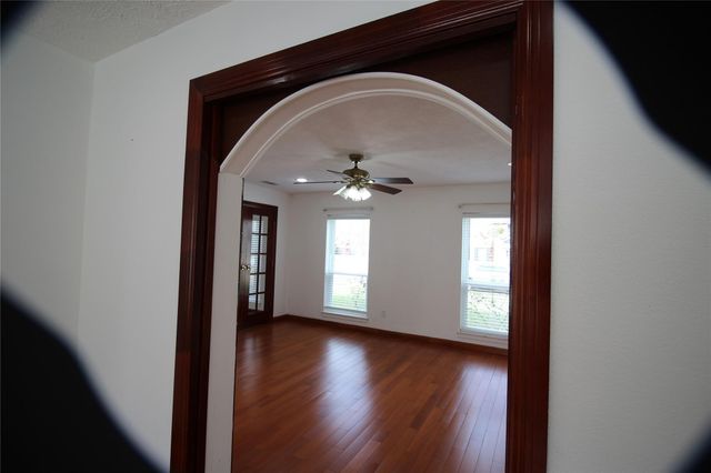 458 Woodrail Drive, Webster, TX 77598