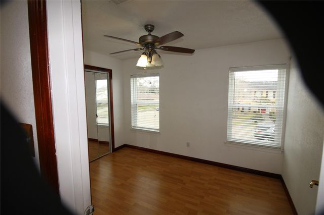 458 Woodrail Drive, Webster, TX 77598