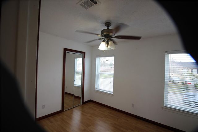 458 Woodrail Drive, Webster, TX 77598