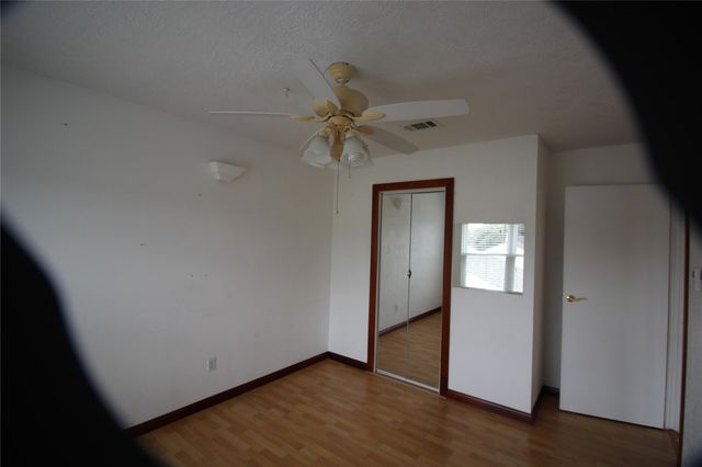 458 Woodrail Drive, Webster, TX 77598