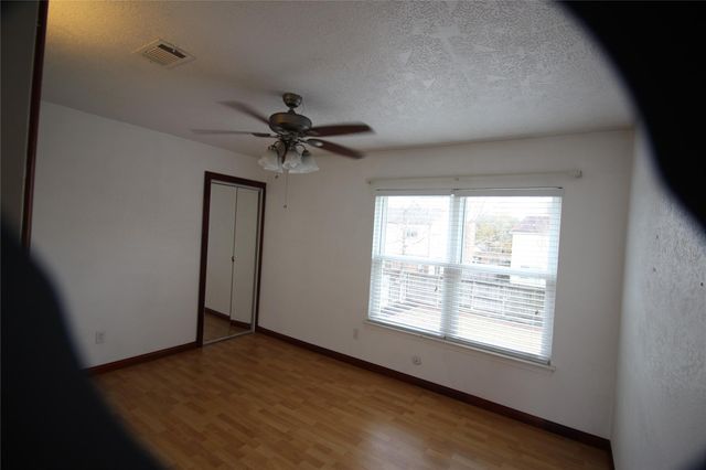 458 Woodrail Drive, Webster, TX 77598