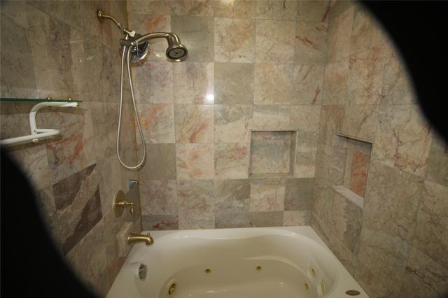 458 Woodrail Drive, Webster, TX 77598