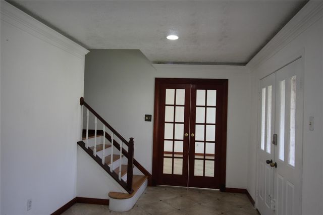 458 Woodrail Drive, Webster, TX 77598