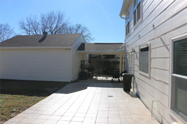 458 Woodrail Drive, Webster, TX 77598