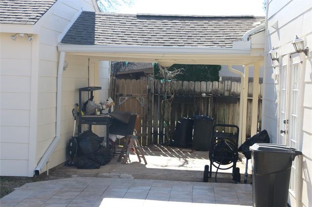 458 Woodrail Drive, Webster, TX 77598