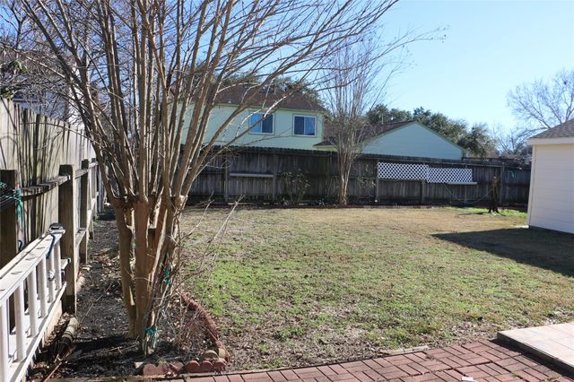 458 Woodrail Drive, Webster, TX 77598