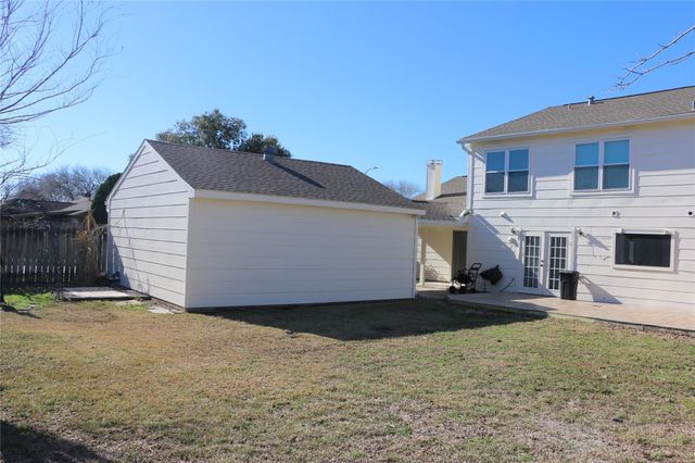 458 Woodrail Drive, Webster, TX 77598