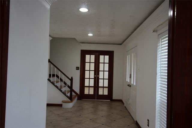 458 Woodrail Drive, Webster, TX 77598