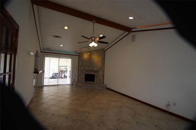 458 Woodrail Drive, Webster, TX 77598