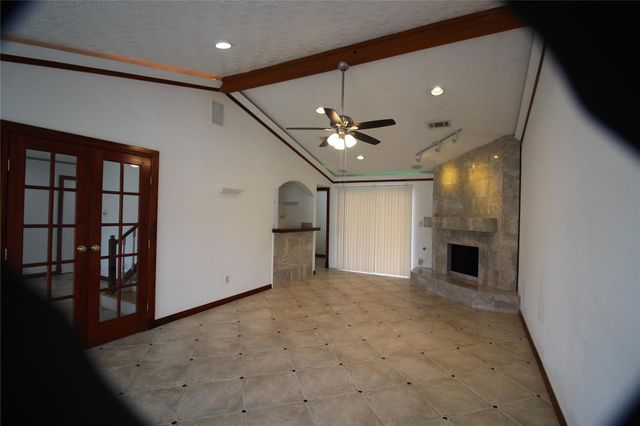 458 Woodrail Drive, Webster, TX 77598