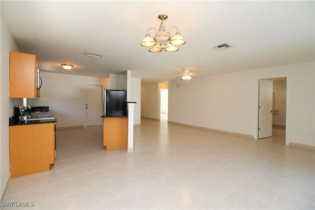 615 108th AVE N, Naples, FL 34108