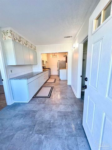 326 W Sunset Ave, Pensacola, FL 32507