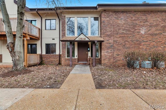 1514 Summer Run Drive 308, Florissant, MO 63033
