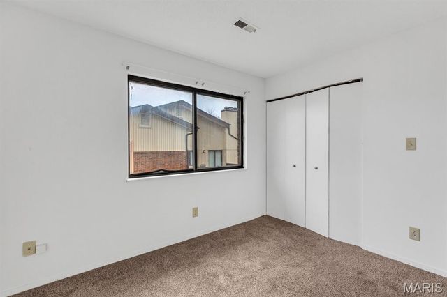 1514 Summer Run Drive 308, Florissant, MO 63033