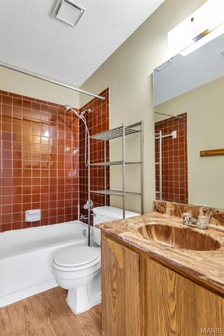 1514 Summer Run Drive 308, Florissant, MO 63033