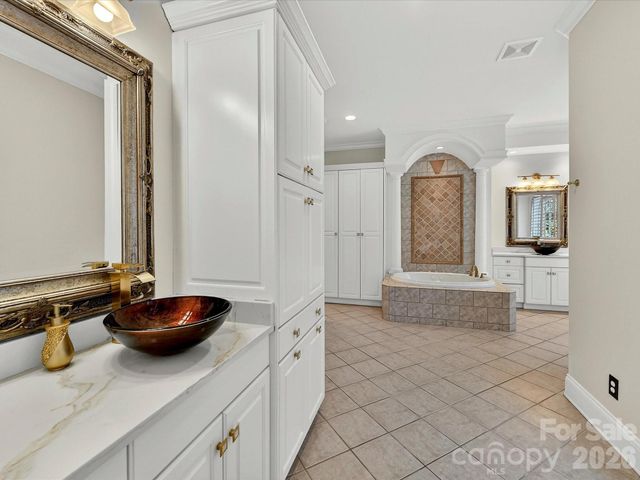 1779 8th Street Drive NW, Hickory, NC 28601