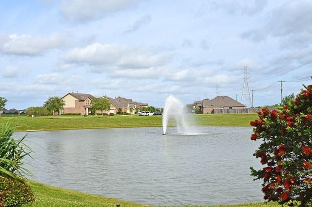 401 Kendall Crest Drive, Alvin, TX 77511