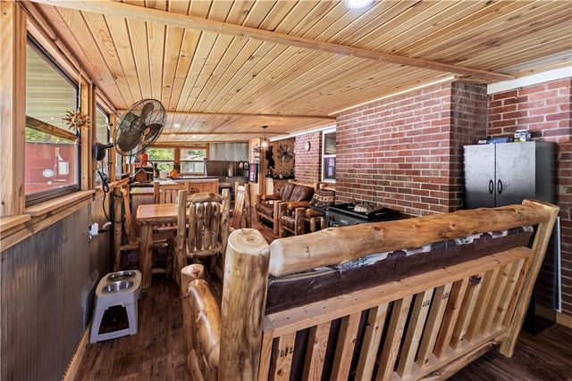 89 Creekview Road, Harrison, AR 72601