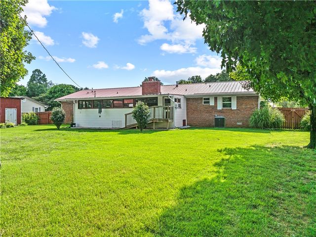 89 Creekview Road, Harrison, AR 72601