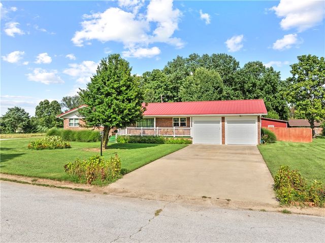 89 Creekview Road, Harrison, AR 72601