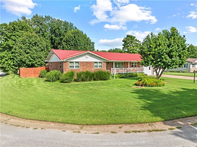 89 Creekview Road, Harrison, AR 72601