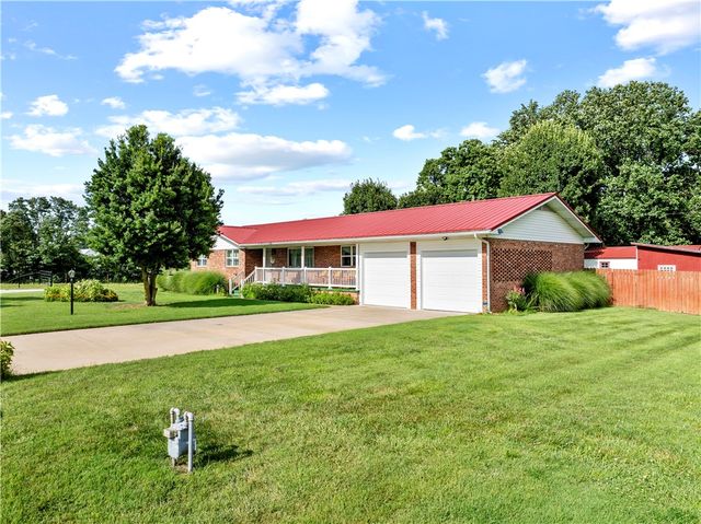 89 Creekview Road, Harrison, AR 72601
