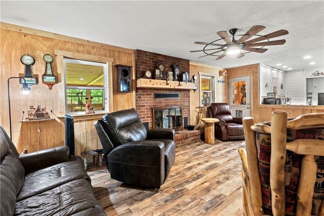 89 Creekview Road, Harrison, AR 72601