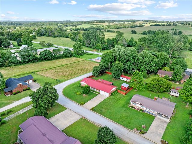 89 Creekview Road, Harrison, AR 72601