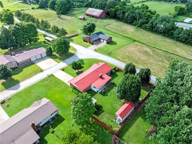 89 Creekview Road, Harrison, AR 72601