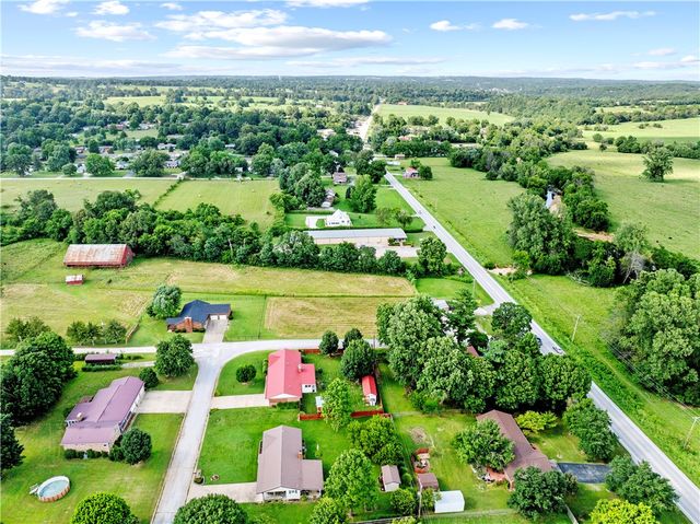 89 Creekview Road, Harrison, AR 72601