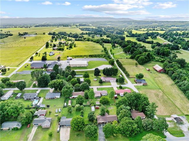 89 Creekview Road, Harrison, AR 72601