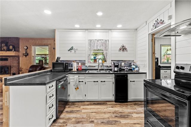 89 Creekview Road, Harrison, AR 72601