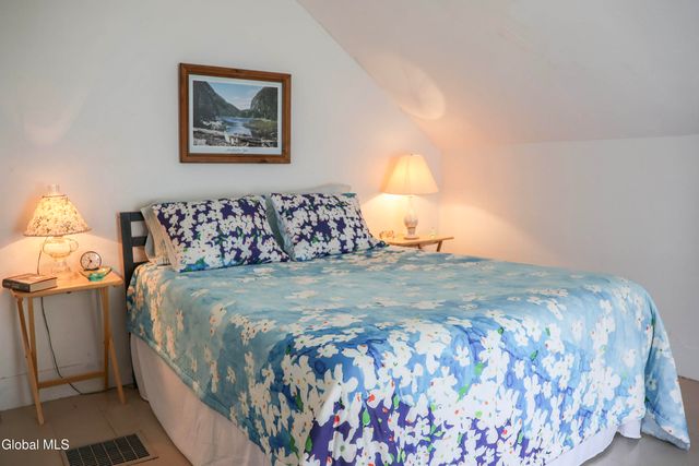 802 Creek Road, Crown Point, NY 12928