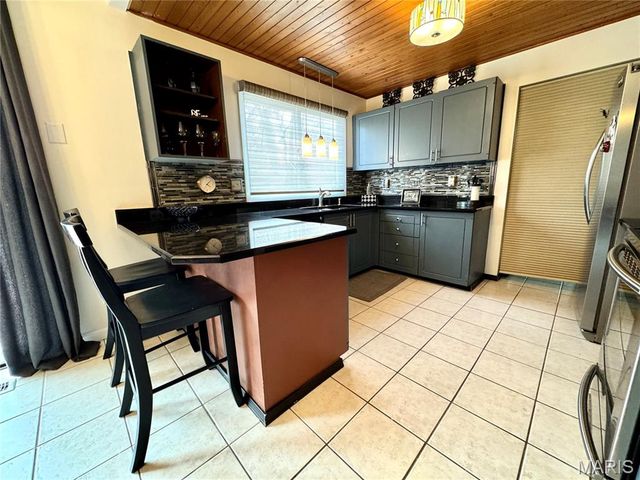 15446 Grantley Drive, Chesterfield, MO 63017