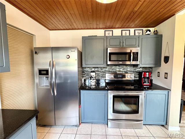 15446 Grantley Drive, Chesterfield, MO 63017