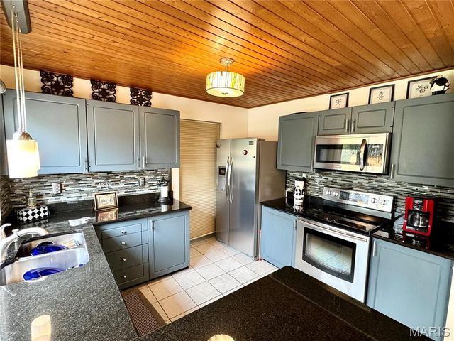 15446 Grantley Drive, Chesterfield, MO 63017