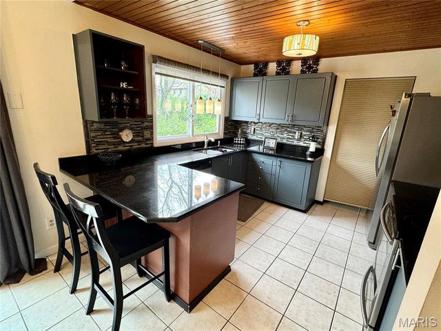15446 Grantley Drive, Chesterfield, MO 63017