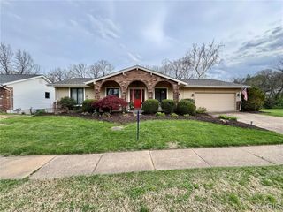 15446 Grantley Drive, Chesterfield, MO 63017