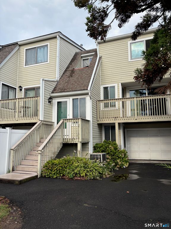 15 Peddlars Drive 15, Branford, CT 06405