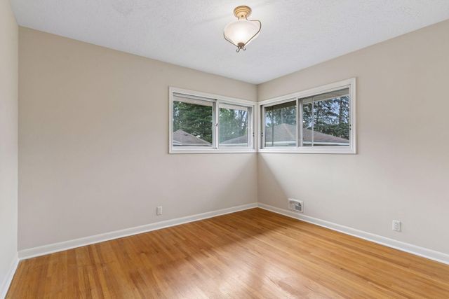 90 County Road F W, Vadnais Heights, MN 55127