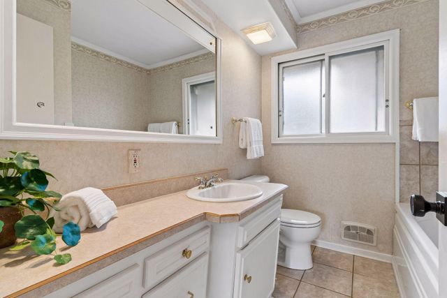 90 County Road F W, Vadnais Heights, MN 55127