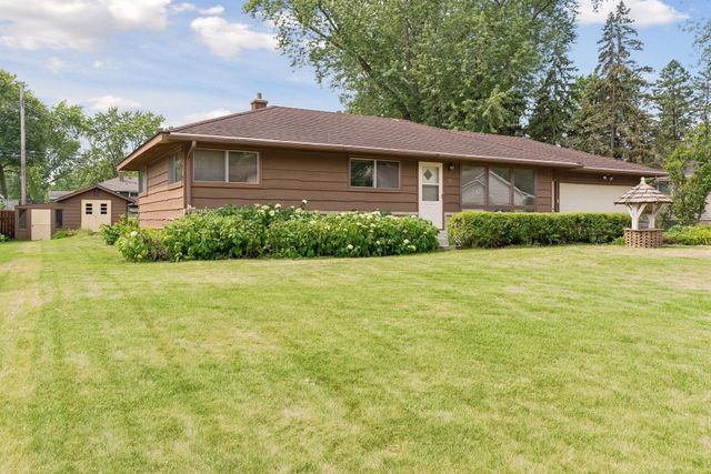 90 County Road F W, Vadnais Heights, MN 55127