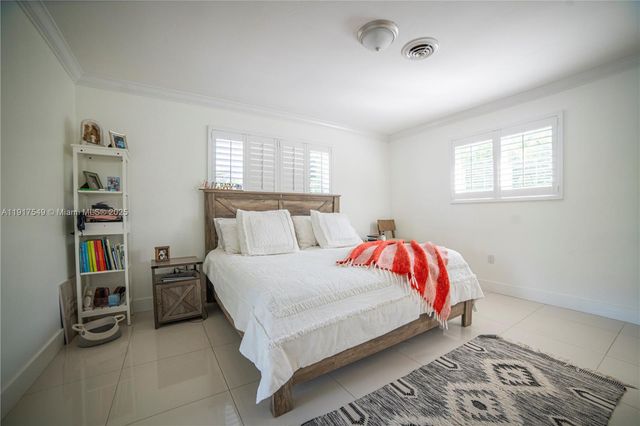 5955 SW 64th Ave, South Miami, FL 33143