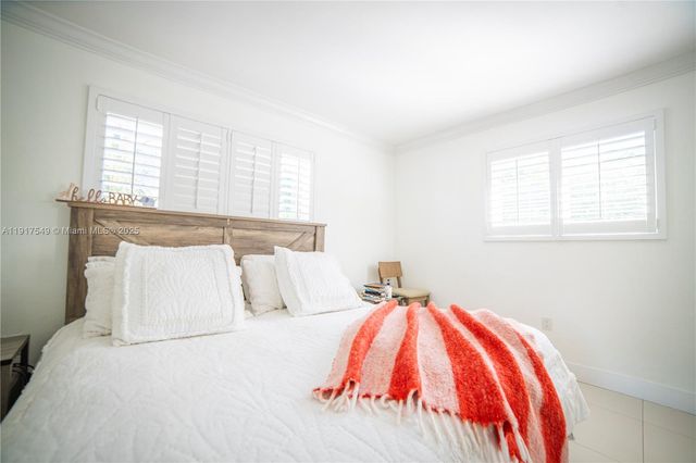 5955 SW 64th Ave, South Miami, FL 33143